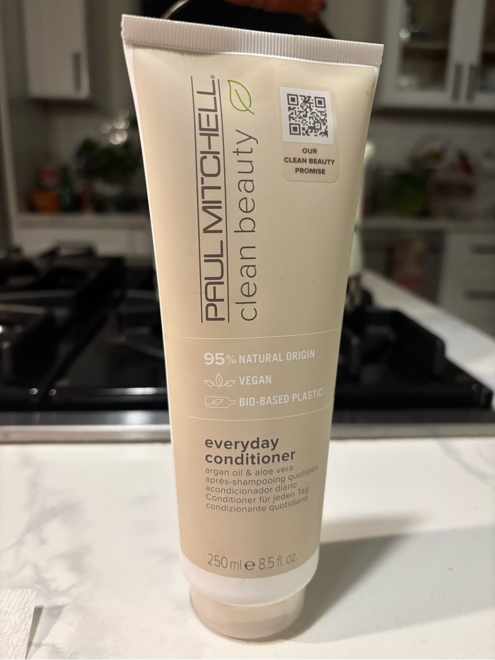 Paul Mitchell Clean Beauty Everyday Conditioner – Cream White